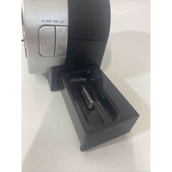 Sony ICF-C7IP Dream Machine Alarm Clock AM/FM Radio iPod & iPhone Dock - Picture 4 of 9
